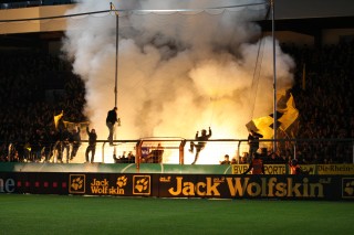 Beim Pokalspiel funkelte es auch im BVB-Fanblock