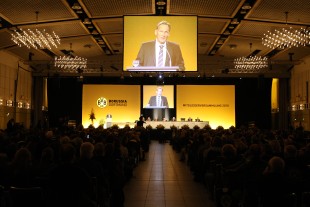 gerade mal 1.000 Mitglieder lauschten den Worten von Aki Watzke