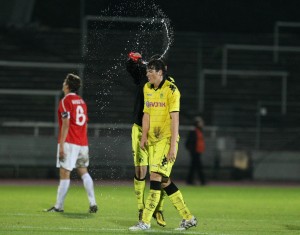 Dusche für Matchwinner Ginczek