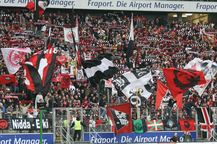 Die Heimkurve im Waldstadion